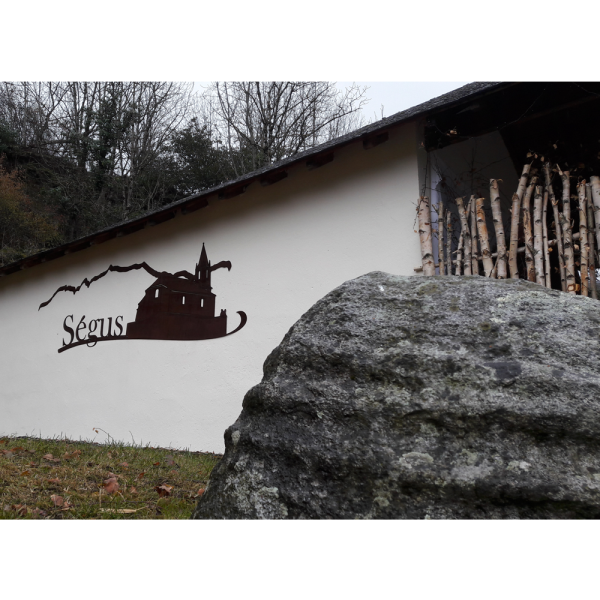 Décor métal découpé à fixer