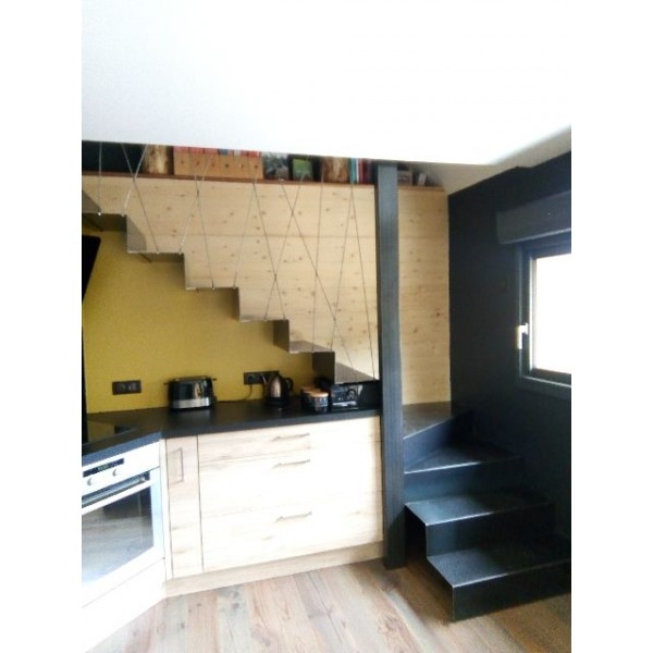 Escaliers suspendus et verrière