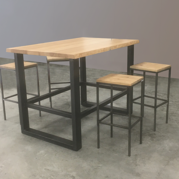 Mange debout et tabourets hauts