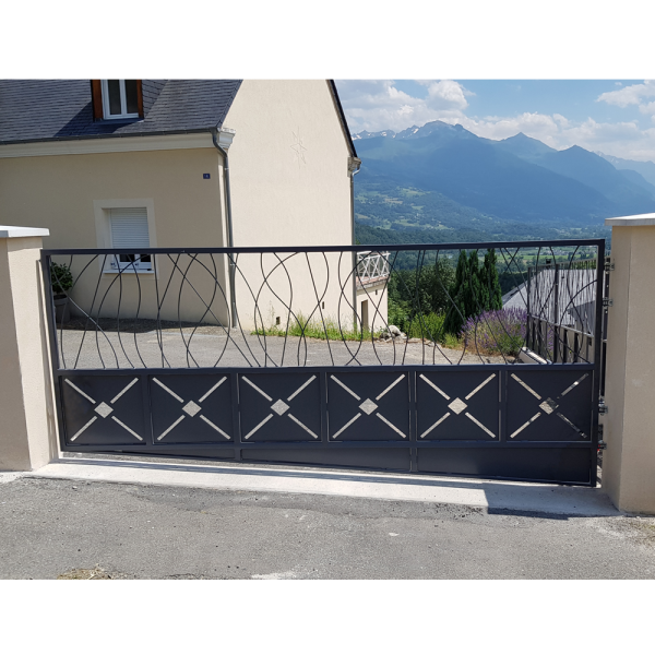 Portail métal aléatoire