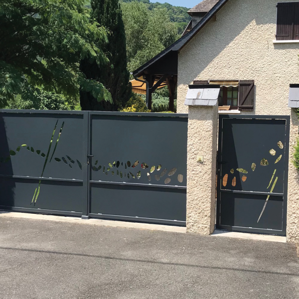 Portail métal découpé