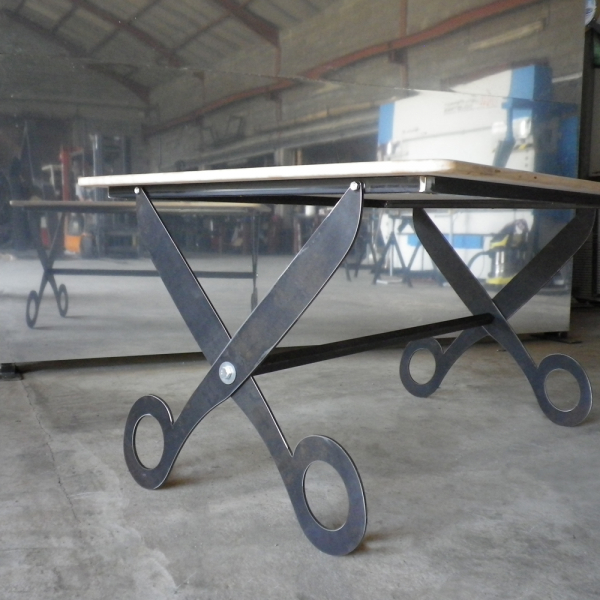 Table Ciseaux